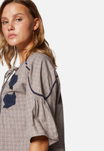 Load image into Gallery viewer, BLUSE | Bluse mit Stickerei
