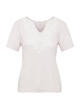 Load image into Gallery viewer, T-SHIRT | T-Shirt mit Spitzenbesatz
