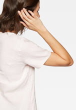 Load image into Gallery viewer, T-SHIRT | T-Shirt mit Spitzenbesatz
