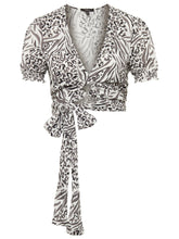 Load image into Gallery viewer, BLUSE | Verkürzte Bluse mit Animalprint
