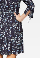 Load image into Gallery viewer, KLEID | Kleid mit Blumenprint aus Viskose
