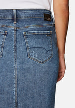Load image into Gallery viewer, RENEE | Jeansrock im Used Look

