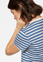 Load image into Gallery viewer, T-SHIRT | Gestreiftes T-Shirt mit Stickerei
