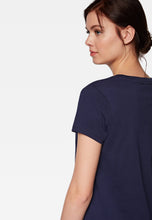 Load image into Gallery viewer, T-SHIRT | T-Shirt mit Stickerei
