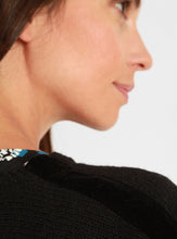 Load image into Gallery viewer, PONCHO | Strickponcho mit Samt-Bindings
