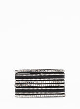 Load image into Gallery viewer, ARMBAND | Breites Statementarmband in Schwarz und Silber
